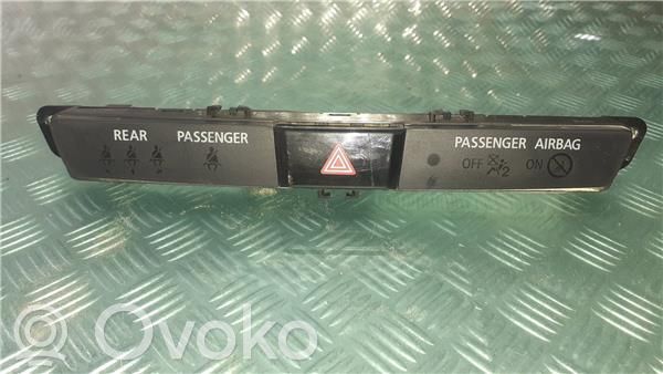 Hazard light switch   8002C230,CONECTOR14PINES