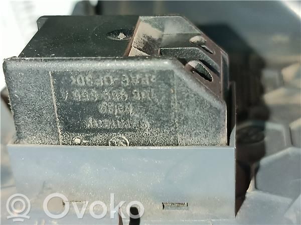 Skoda Octavia Mk1 (1U) Electric window control switch 