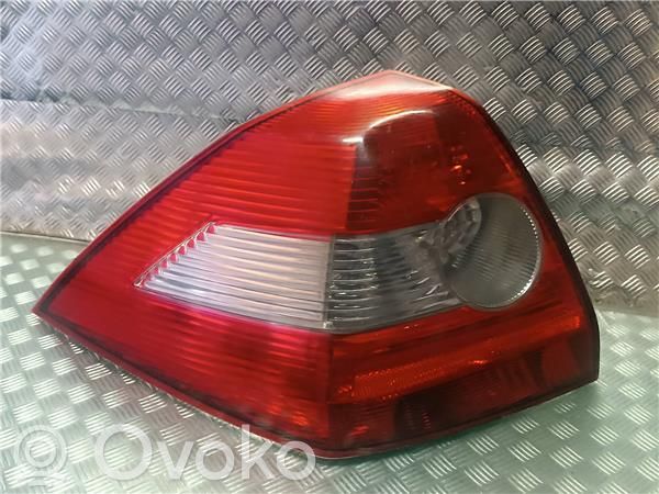 Lámpara de faros/luces traseros