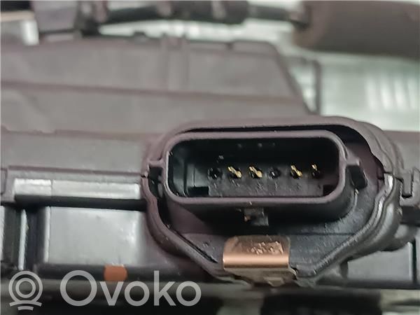 Renault Clio IV Priekšpusē slēdzene 