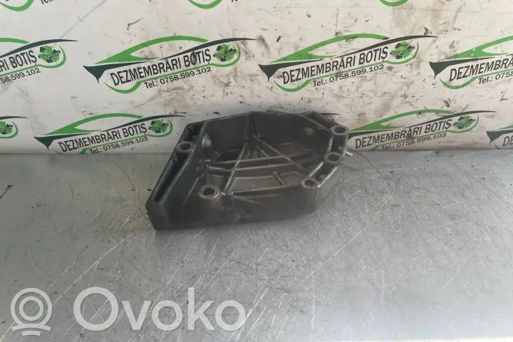 Łapa / Mocowanie silnika   CSLLIATK