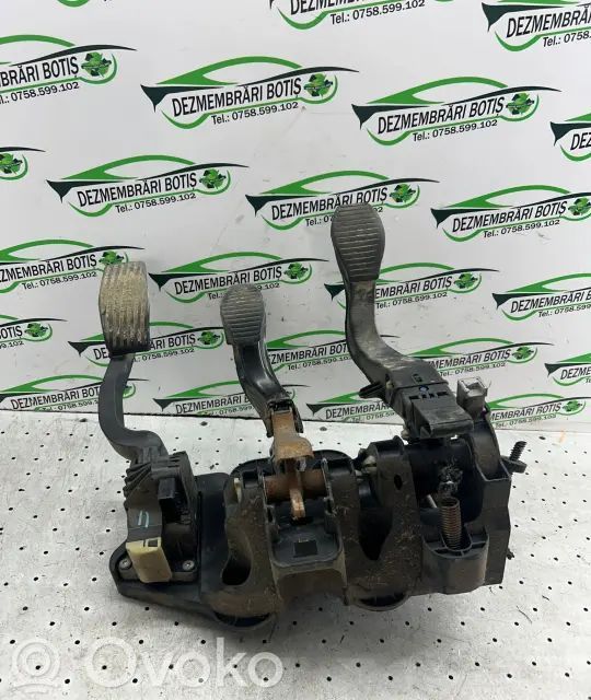 Opel Corsa D Кромка крыла 