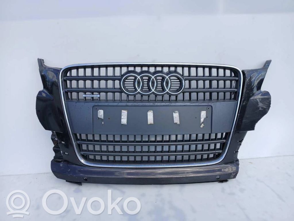 Audi Q7 4L Grotelės viršutinės 