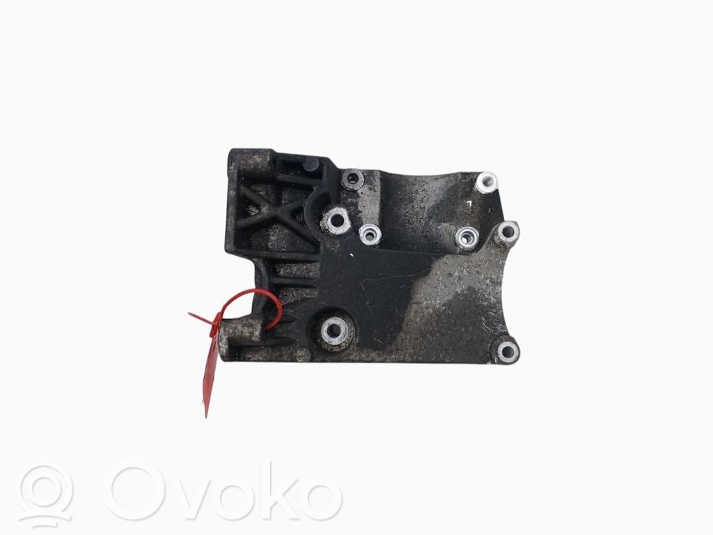 Ford Focus Engine mounting bracket 