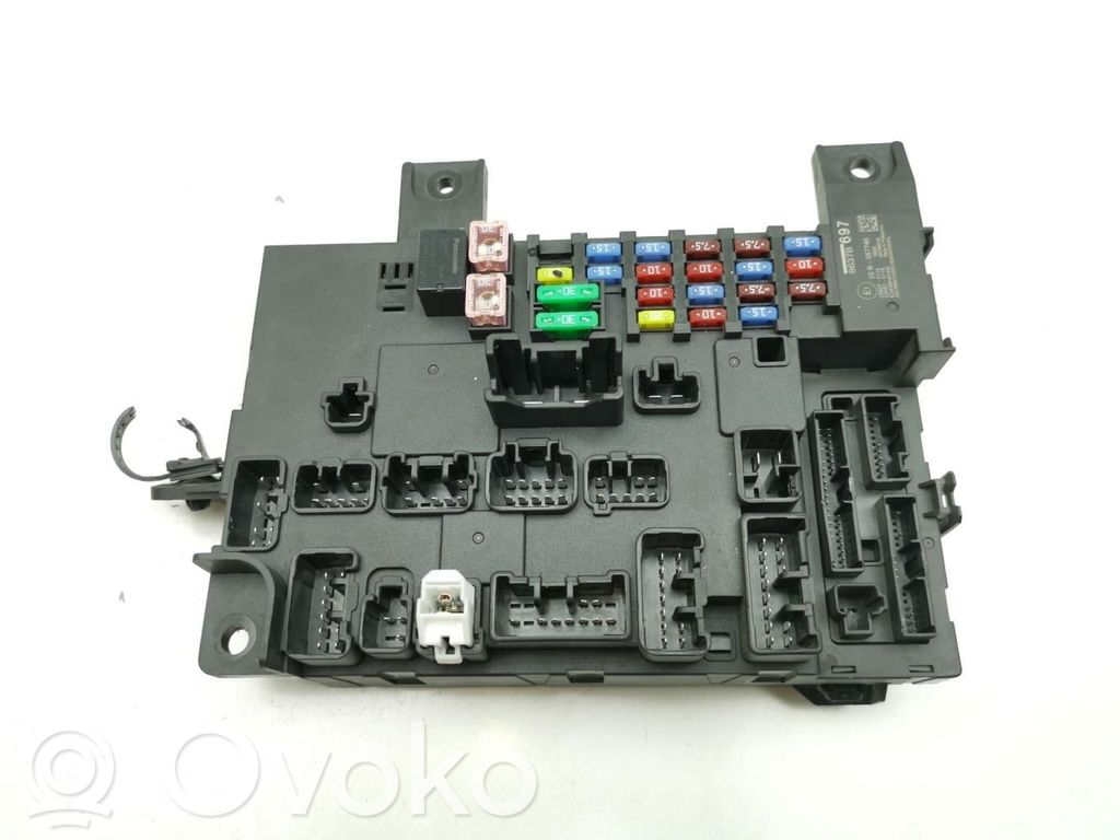 Mitsubishi Outlander Módulo de fusible 