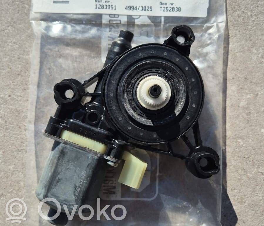 Volkswagen Tiguan Silnik regulatora szyby drzwi przednich 