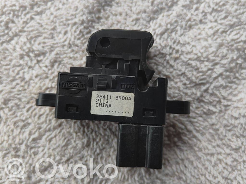 Nissan Qashqai Electric window control switch 