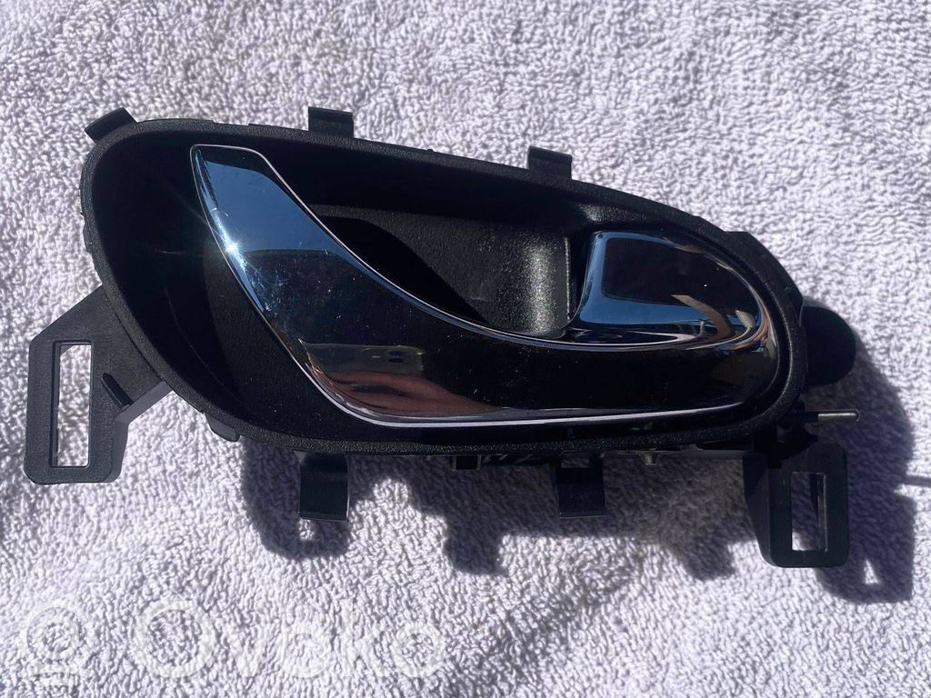Nissan Qashqai Rankenėlė atidarymo vidinė 