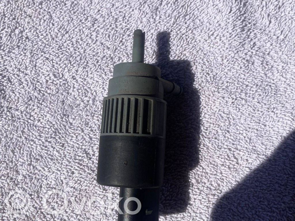 Nissan Qashqai Windscreen/windshield washer pump 