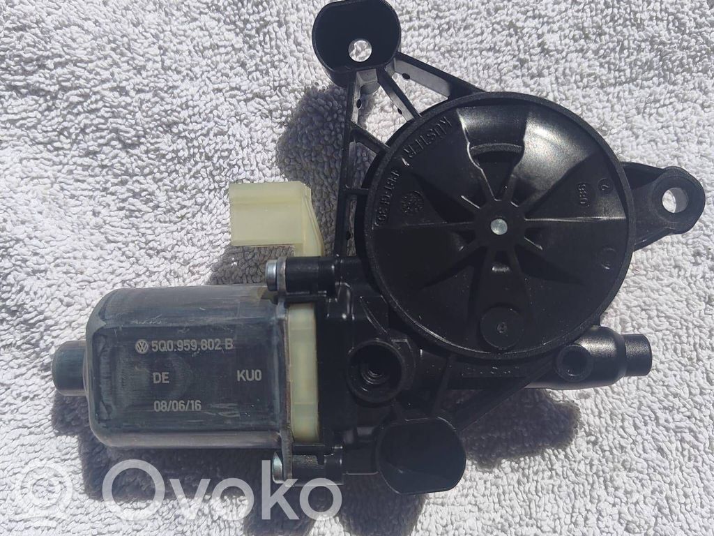 Volkswagen Golf VII Priekinio lango pakelėjo varikliukas 