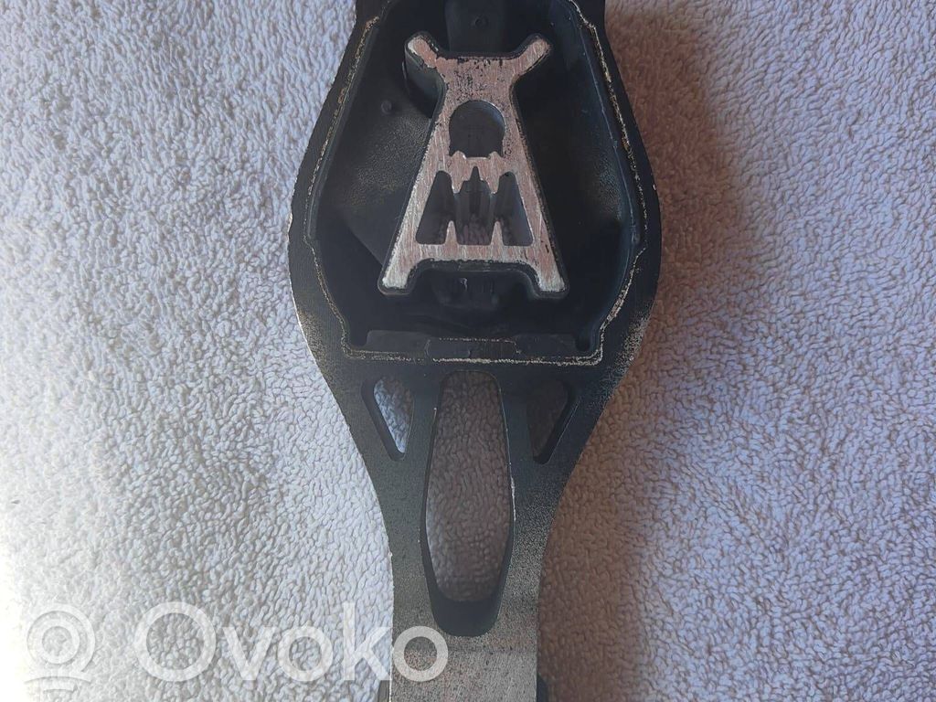 Peugeot 3008 II Engine mount bracket 