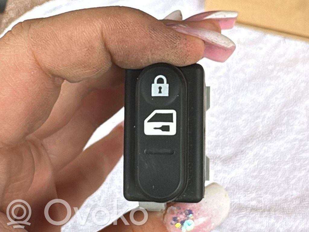 Nissan Qashqai Central locking switch button 