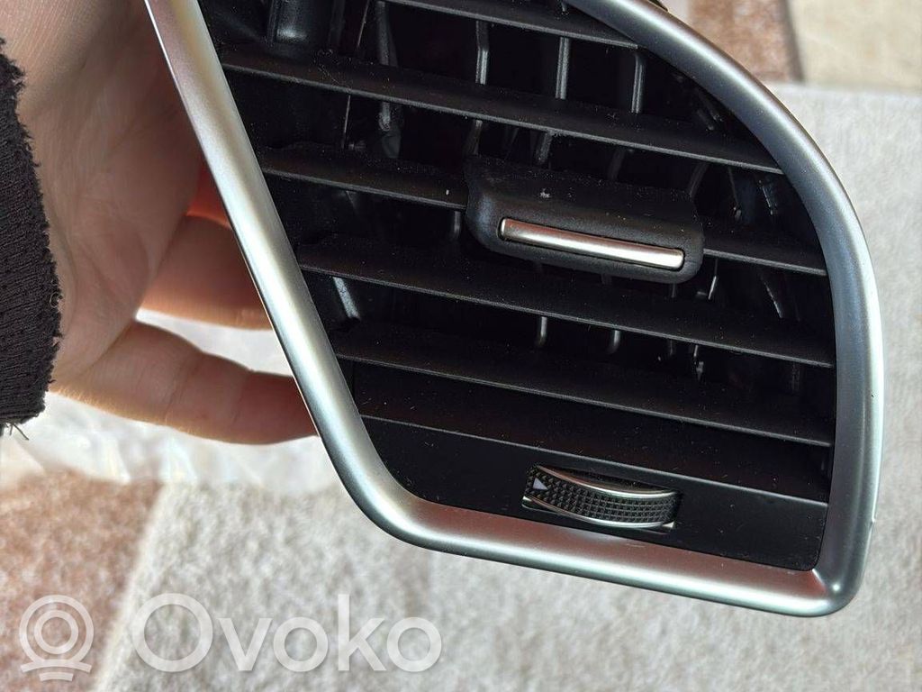 Audi A5 8T 8F Šoninės oro grotelės 