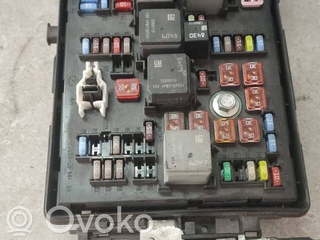 Opel Insignia A Juego de caja de fusibles 