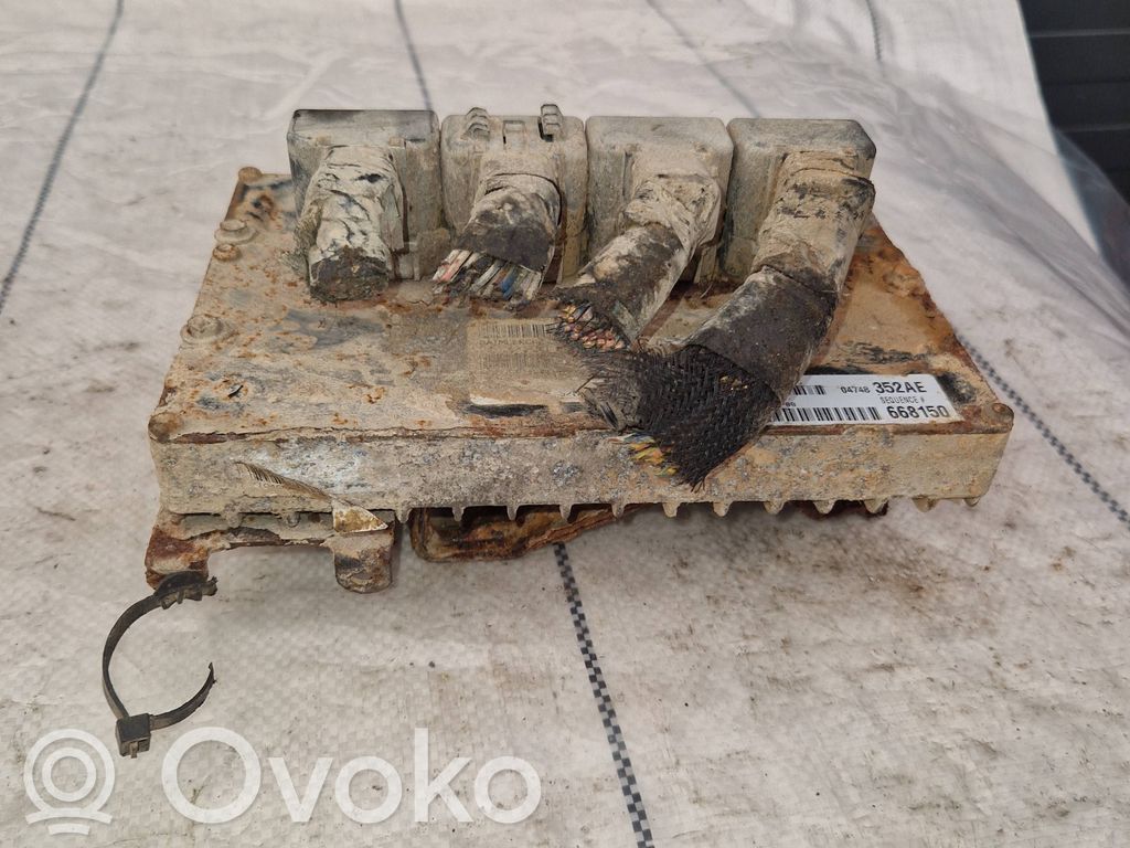 Engine control unit/module   P04748352AE