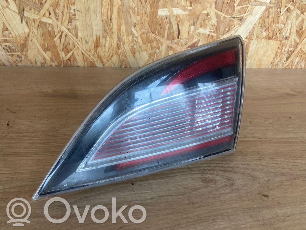 Mazda 6 Lampy tylnej klapy bagażnika 