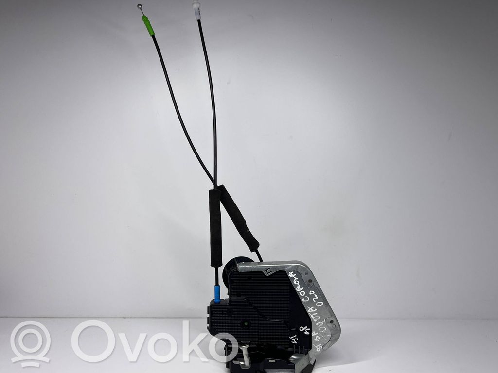 Priekšpusē slēdzene   A046693