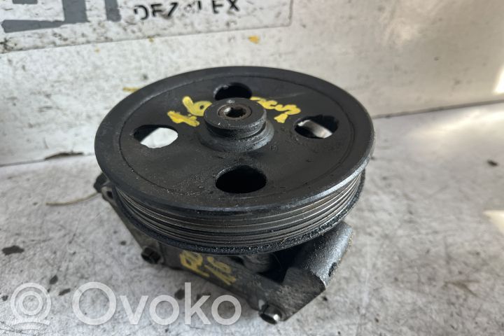 Ford Focus Ohjaustehostimen pumppu 
