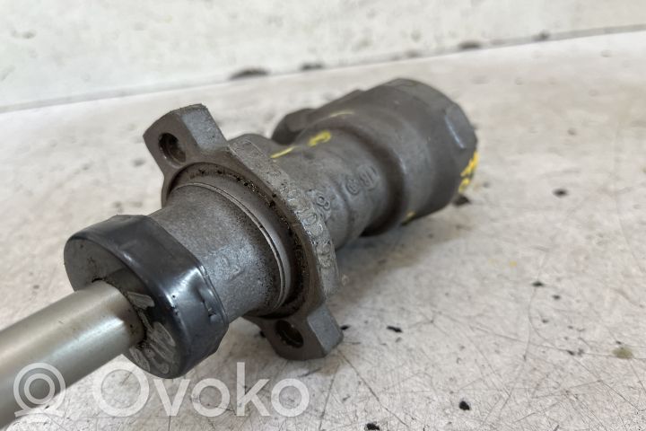 Master brake cylinder