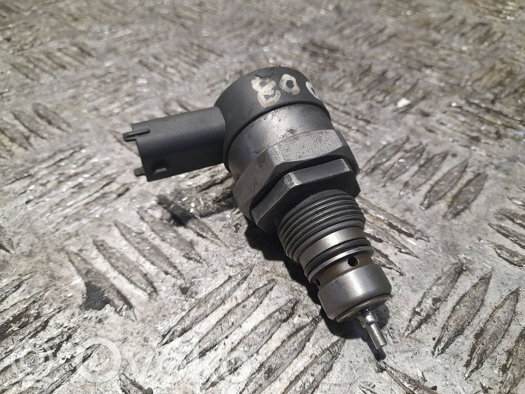 Volvo V70 Fuel pressure regulator 