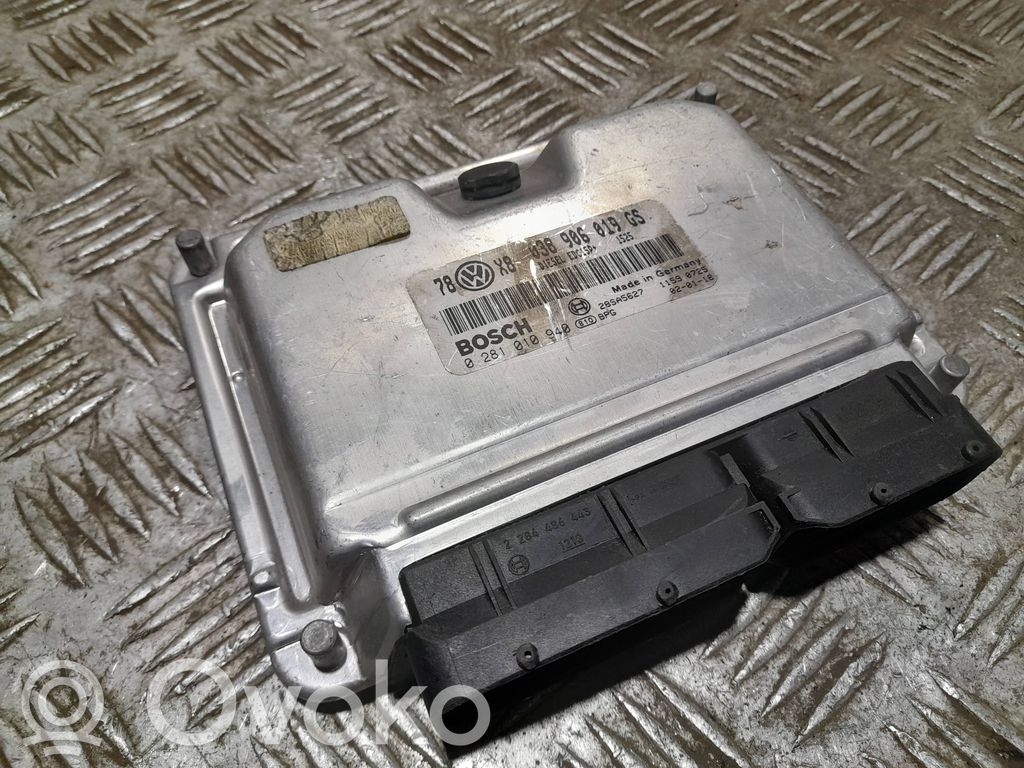 Volkswagen PASSAT B5.5 Engine control unit/module 