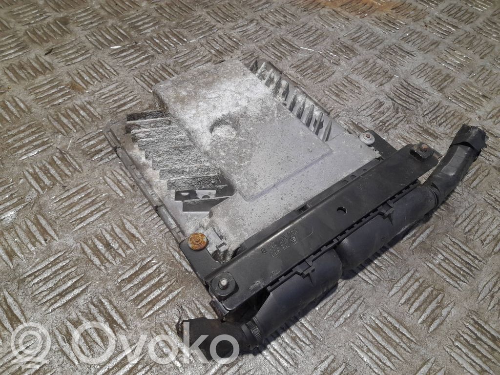 Volkswagen PASSAT B6 Engine control unit/module 