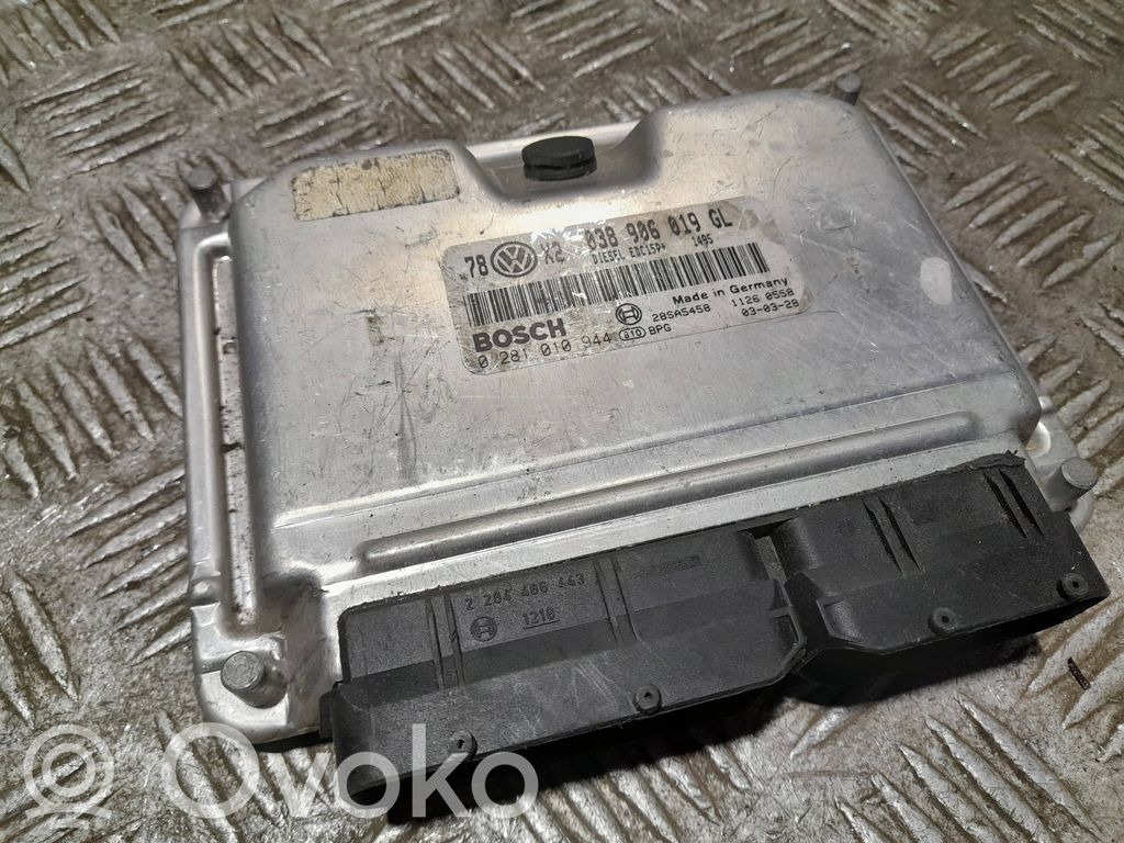 Volkswagen PASSAT B5.5 Engine control unit/module 