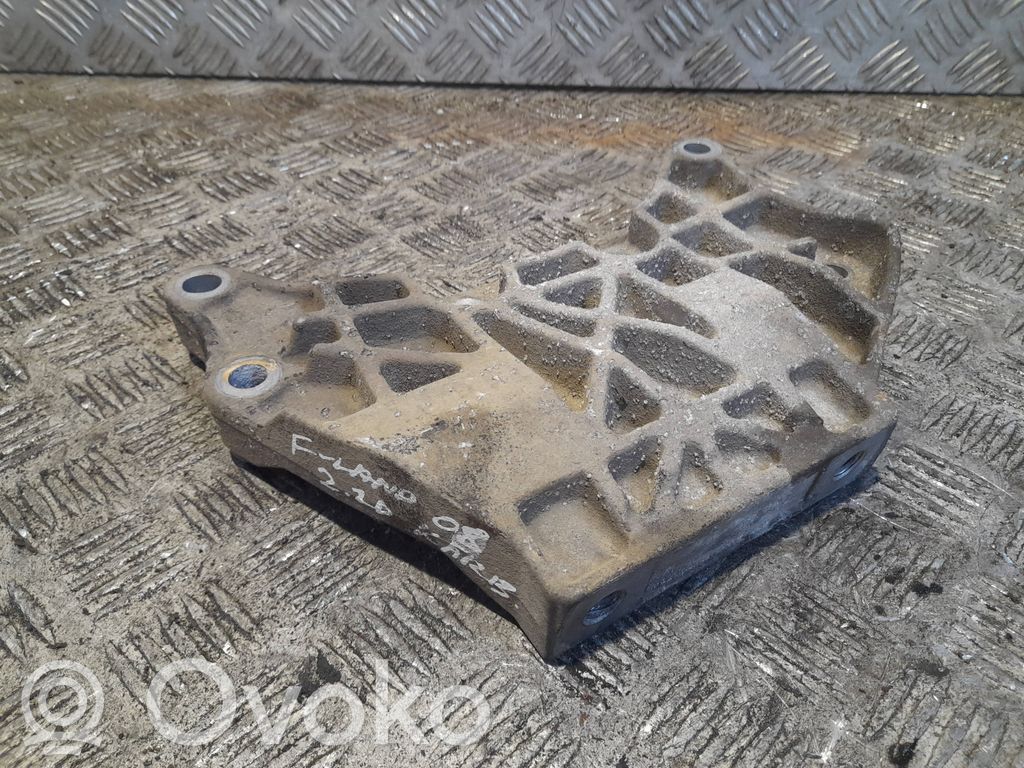 Land Rover Freelander 2 - LR2 Gearbox mounting bracket 