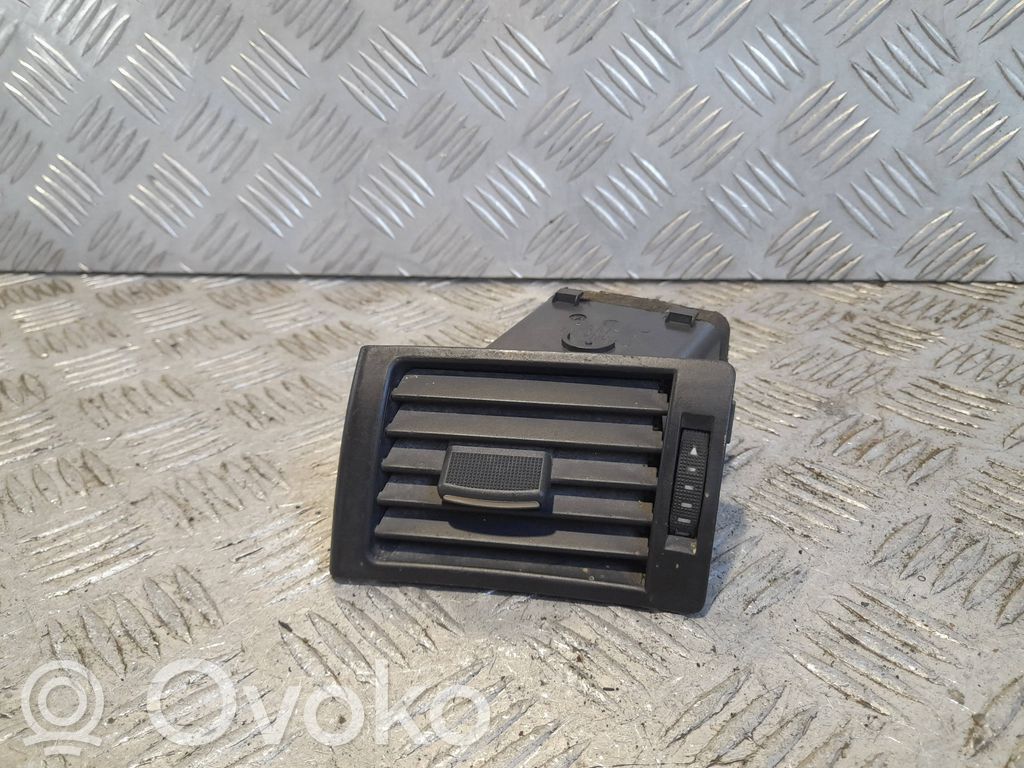 Audi A4 S4 B6 8E 8H Boczna kratka nawiewu deski rozdzielczej 