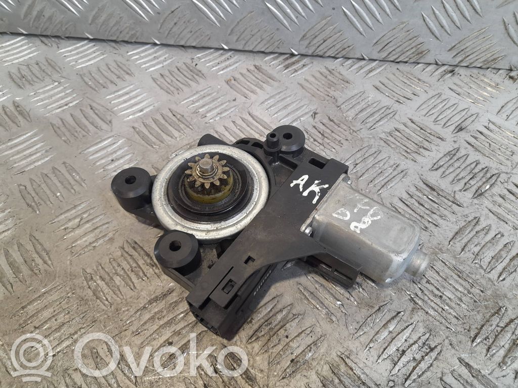 Volvo V70 Rear door window regulator motor 
