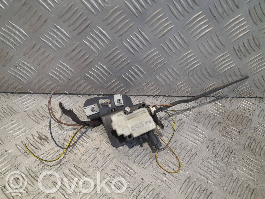 Siłownik klapki wlewu paliwa   6711698588003