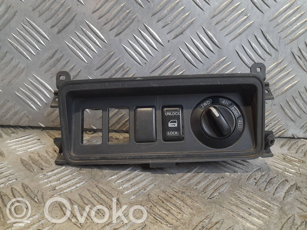 Nissan Navara D40 Differential lock switch 