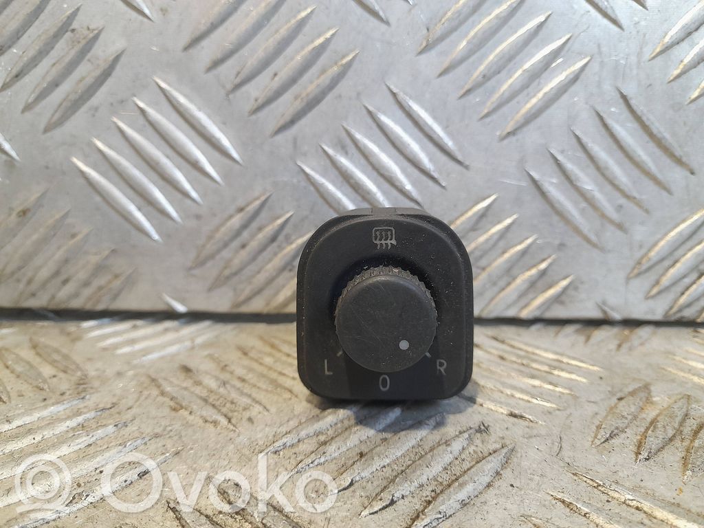 Volkswagen PASSAT B5.5 Wing mirror switch 