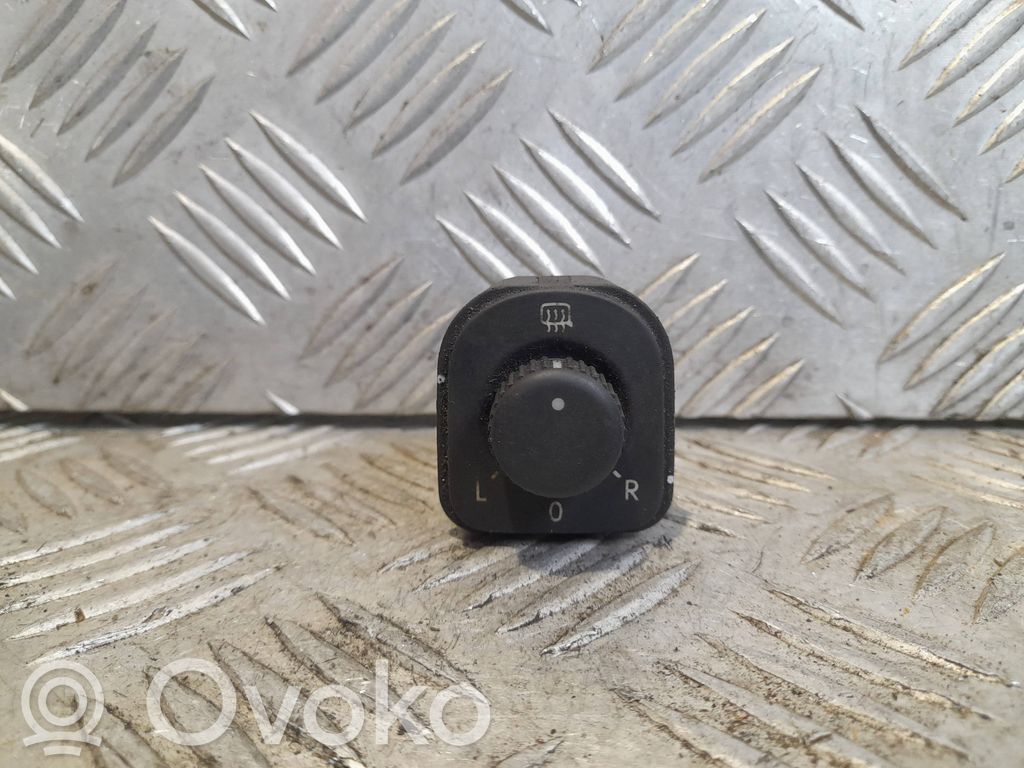 Volkswagen PASSAT B6 Wing mirror switch 