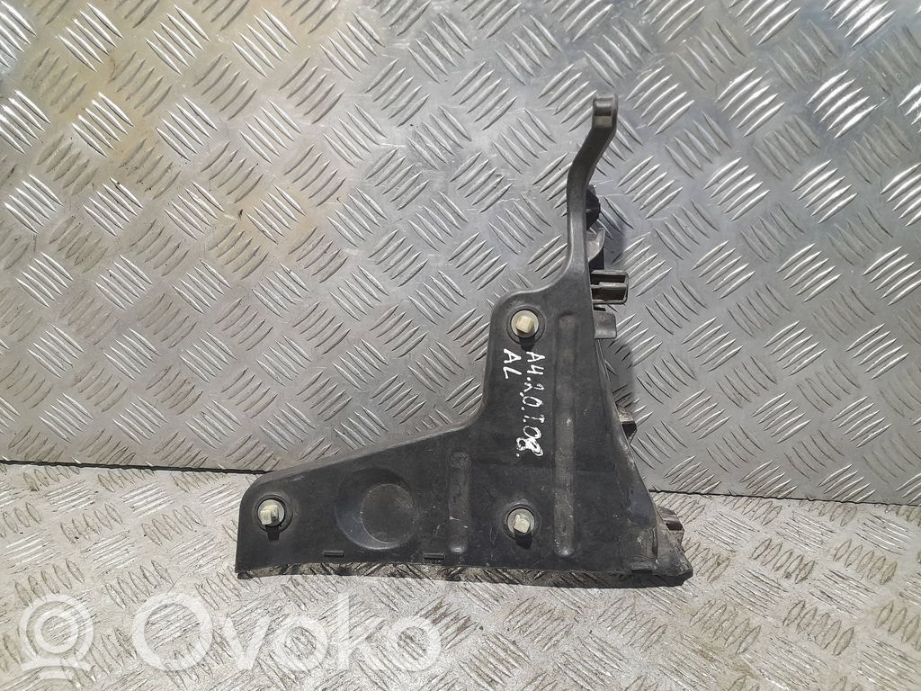 Audi A4 S4 B7 8E 8H Uchwyt / Mocowanie zderzaka tylnego 