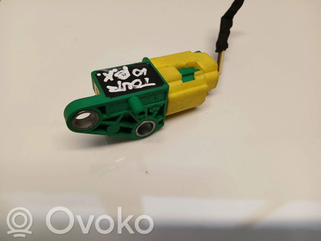 Volkswagen Touran I Airbag deployment crash/impact sensor 