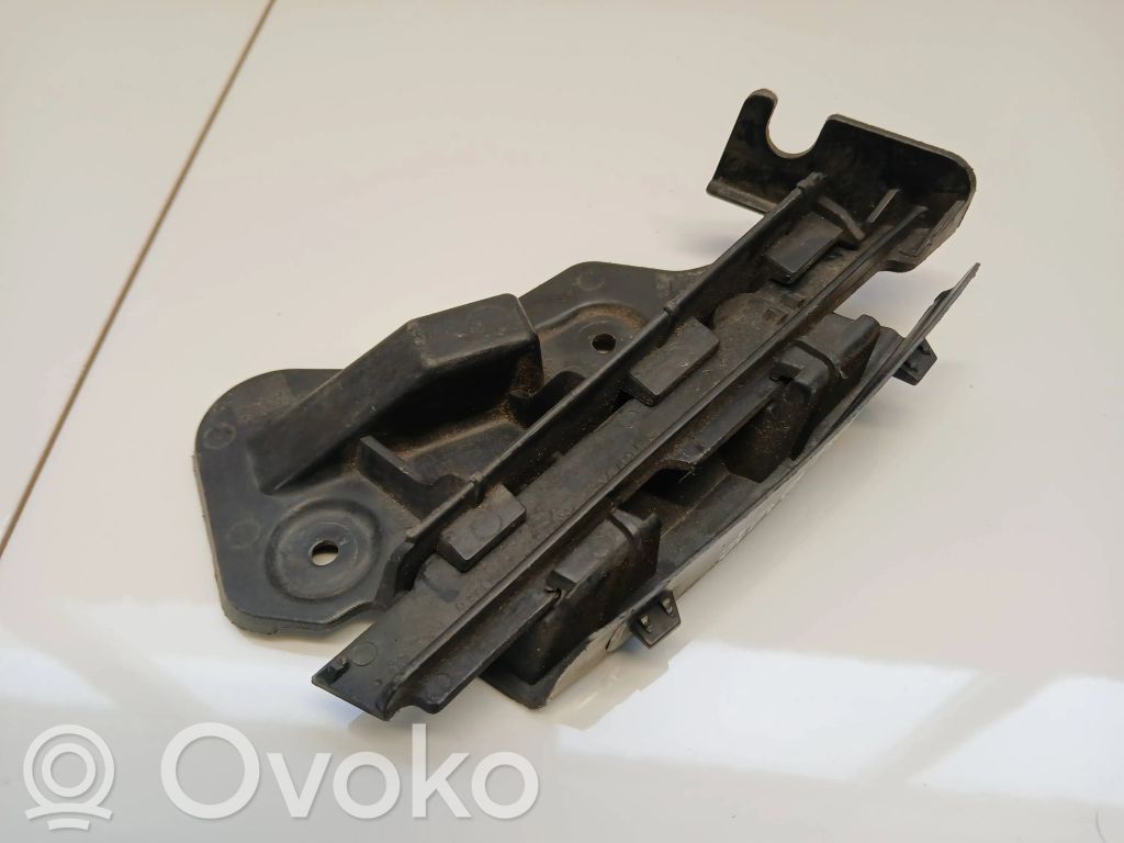 Front bumper mounting bracket   5M0807936