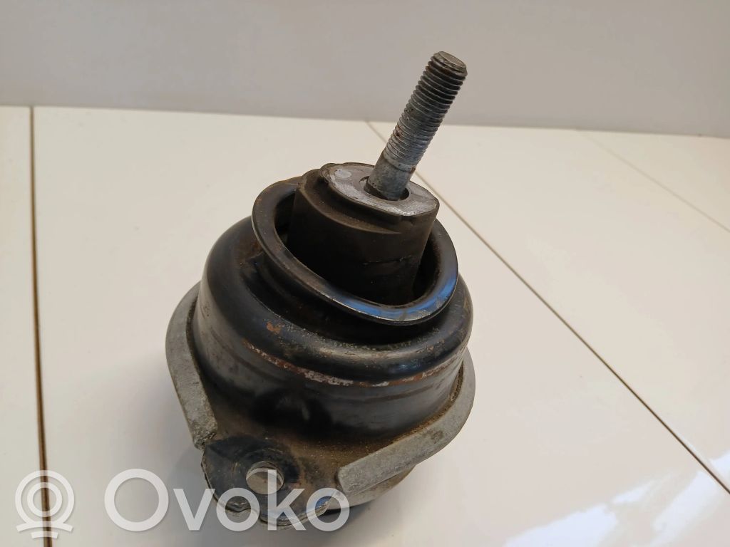 Engine mount bracket   7L8199131A