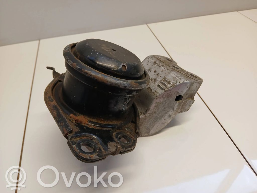 Volvo S40, V40 Engine mount bracket 