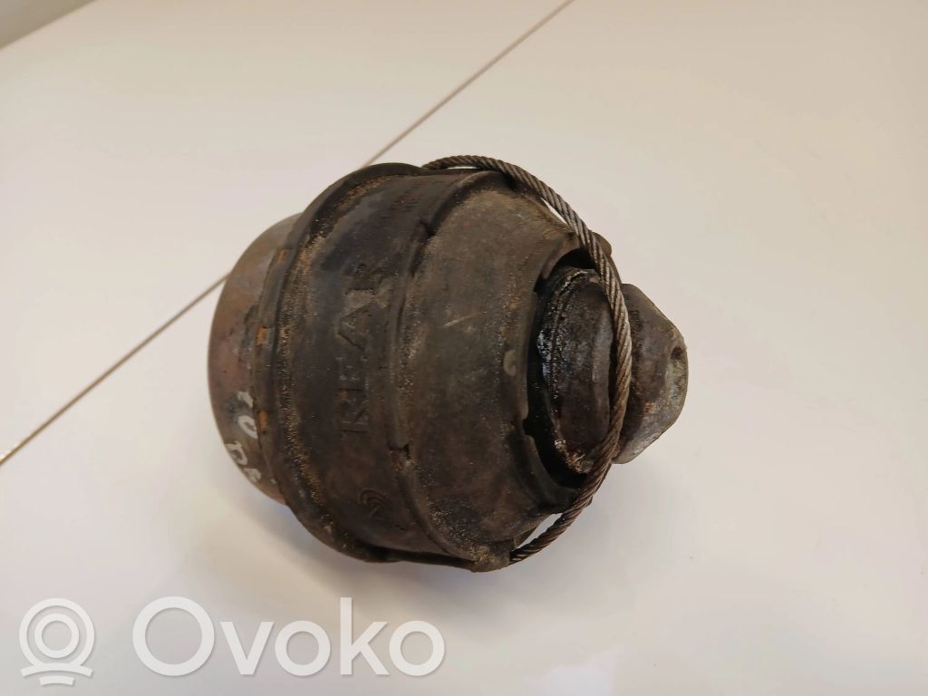 Volvo XC90 Engine mount bracket 