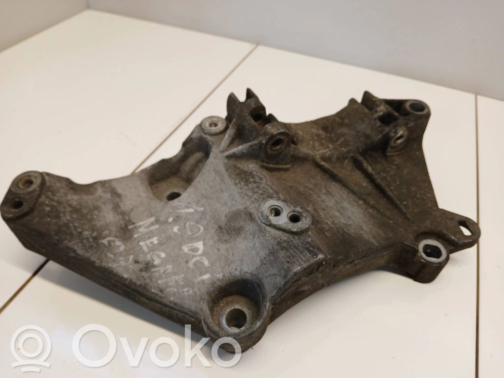 Renault Megane II Dzinēja nostiprināšanas stiprinājums-kronšteins 