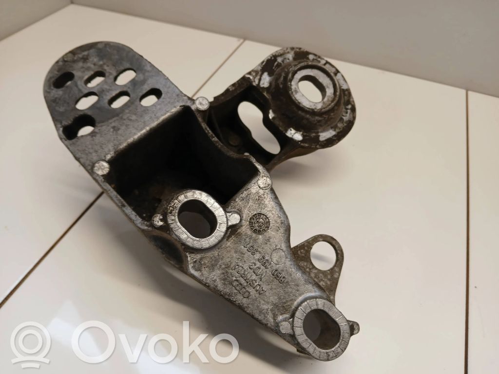 Engine mounting bracket   8E0199351,8E0199351M
