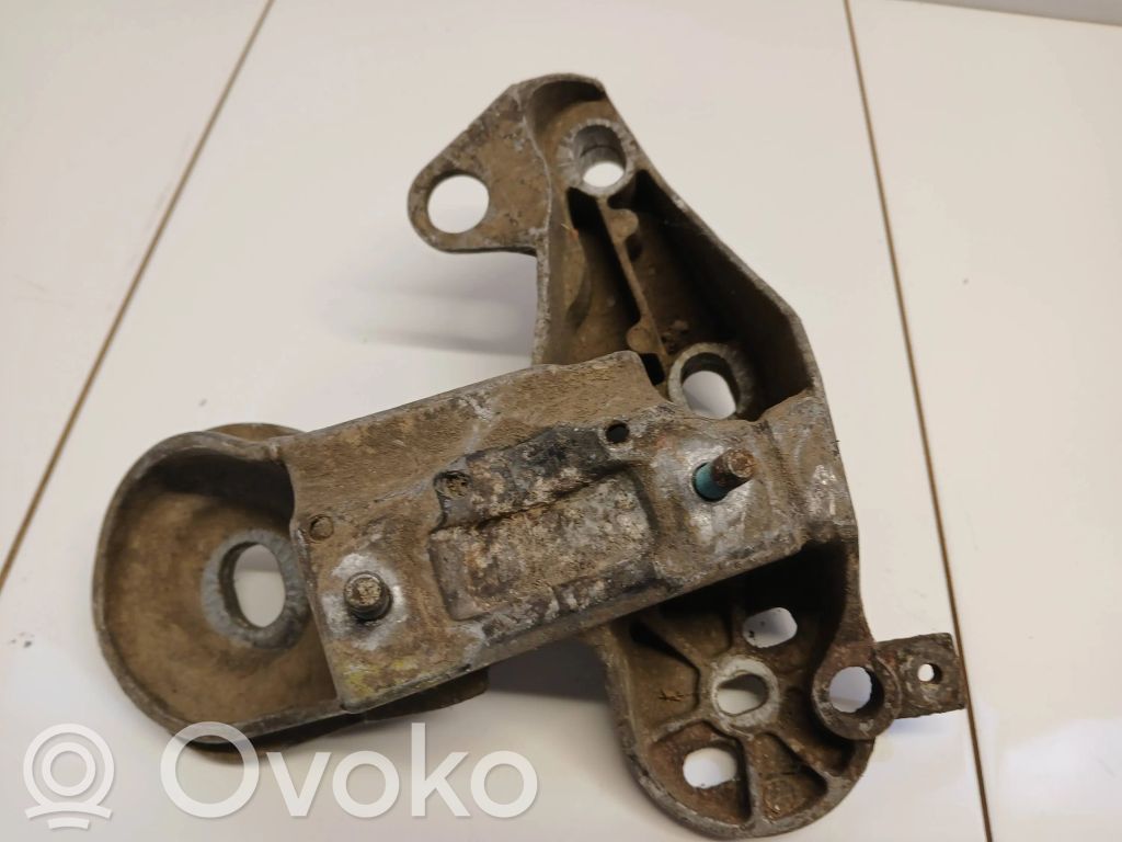 Audi A6 S6 C5 4B Engine mounting bracket 