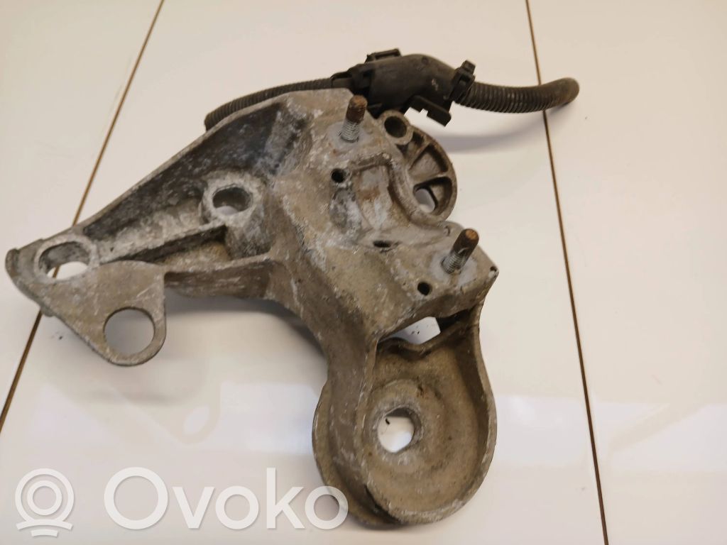 Audi A4 S4 B7 8E 8H Engine mounting bracket 