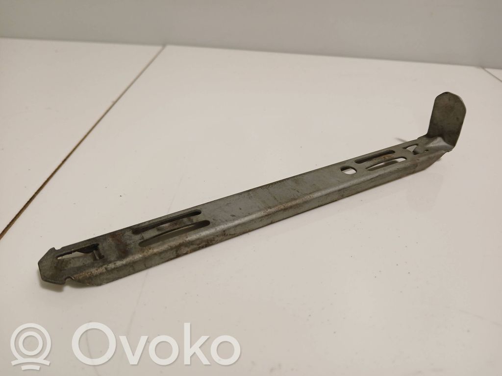 Volvo XC90 Headlight/headlamp mounting bracket 