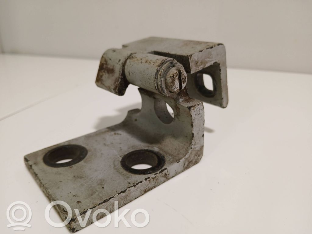 Front door lower hinge   8265157