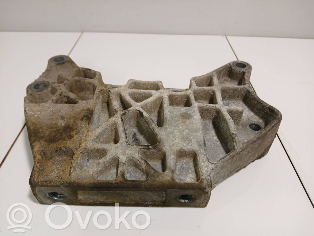Land Rover Freelander 2 - LR2 Gearbox mounting bracket 