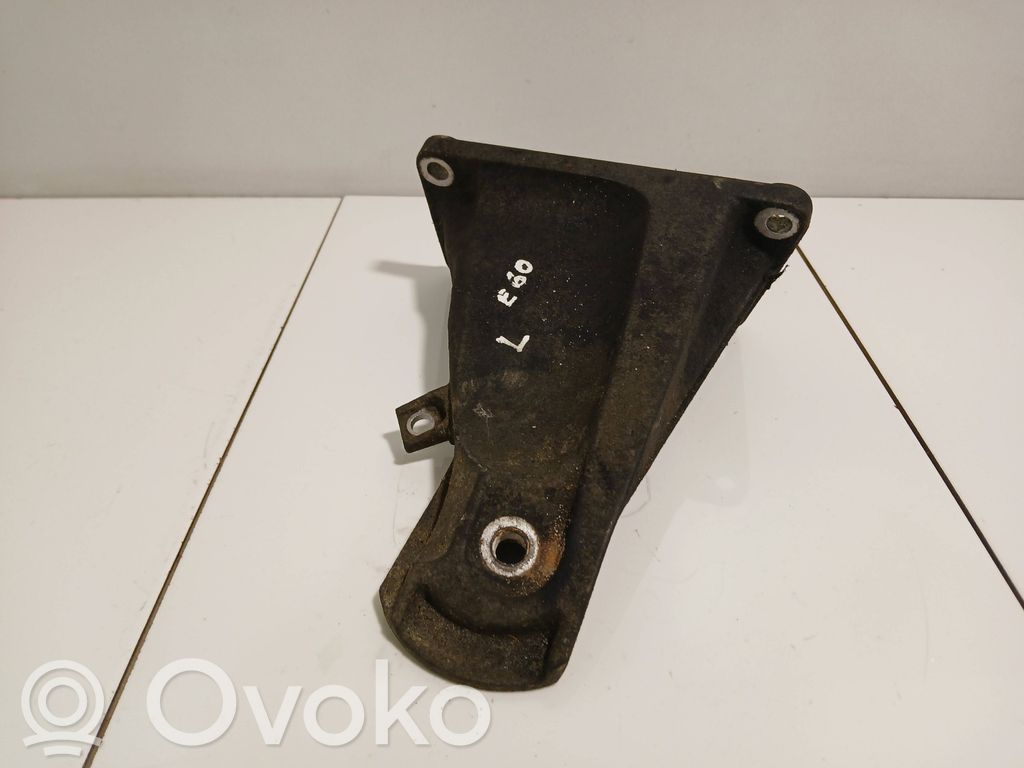 BMW 5 E60 E61 Engine mounting bracket 