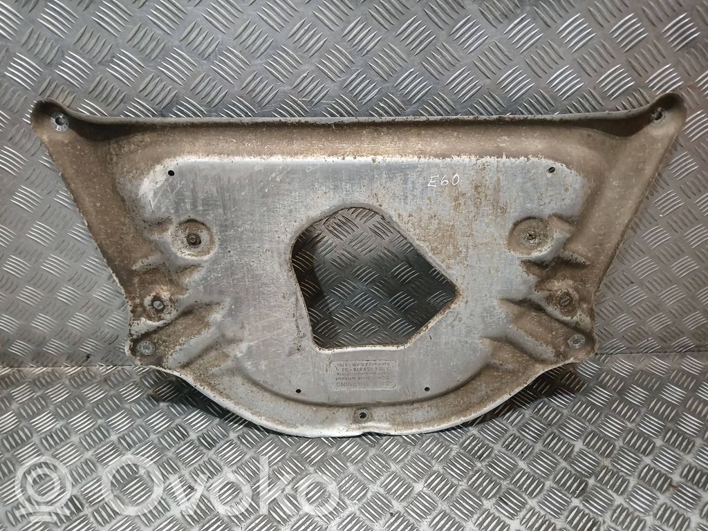 BMW 5 E60 E61 Variklio dugno apsauga 
