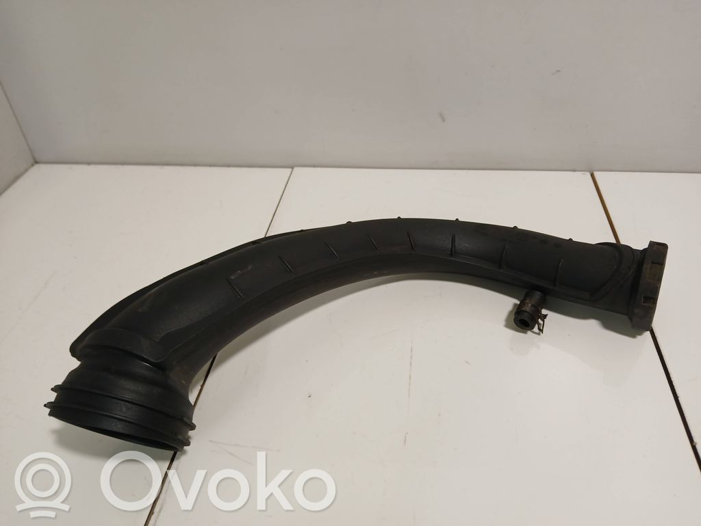 Volkswagen PASSAT B7 Schlauch / Leitung Ladeluftkühler 